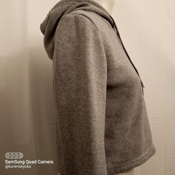 𝅺roma Concepts Long Sleeve Gray Hooded Cropped Sweatshirt Women's Size Large - Picture 2 of 6